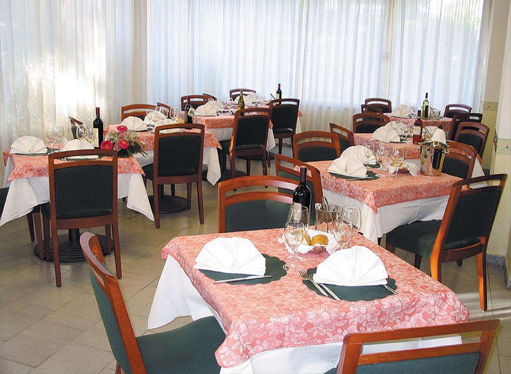 Hotel Aquila D'Oro Misano Adriatico Luaran gambar